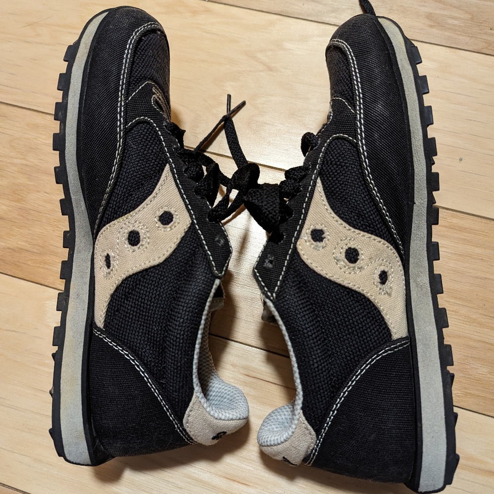 Saucony Jazz black and beige shoes 8